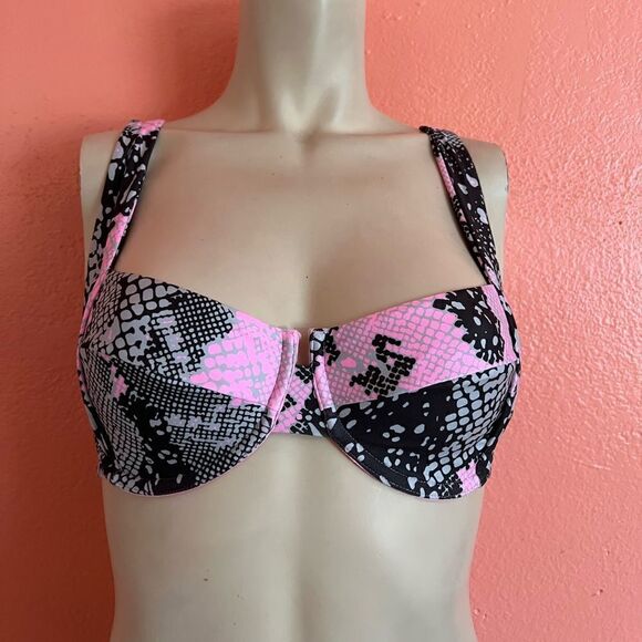 BEACH BUNNY KARTER BRALETTE !! - Picture 1 of 5